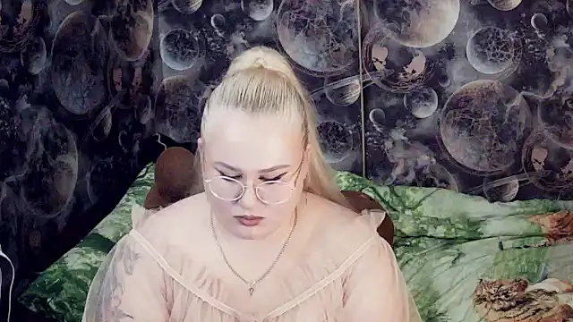 Snapshot of Vitaera_Flame chatting on October 2025 12:23:02 PM Vitaera Flame online show from October 2025 12:23:02 PM