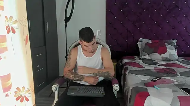 BooyHott  online show from October 2025 07:24:01 PM