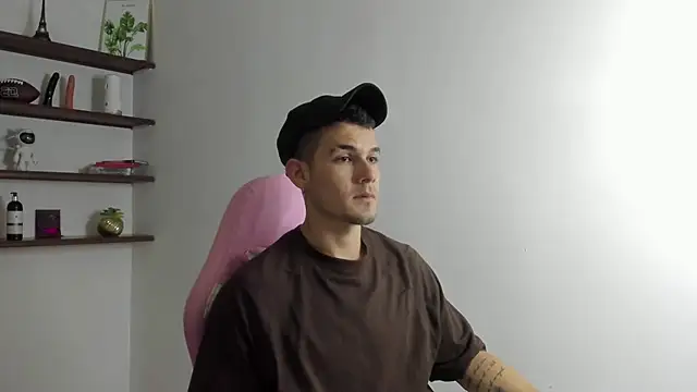 BooyHott  online show from December 2025 06:56:01 PM