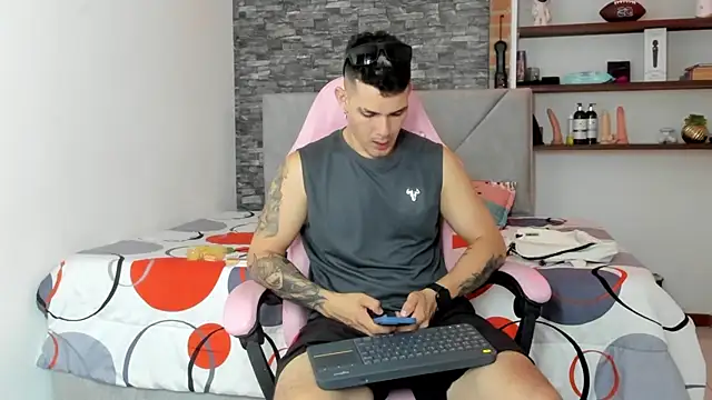 BooyHott  online show from January 2026 07:15:01 PM