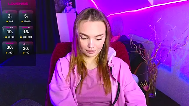 KitsyMoore online show from September 2025 01:13:01 PM