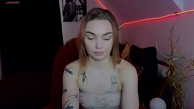 KitsyMoore online show from November 2025 01:11:02 PM