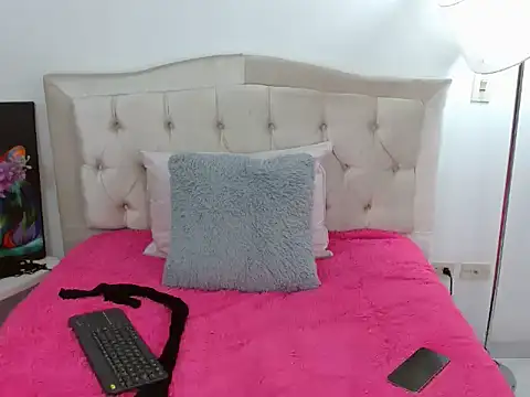 Arianaskyblue online show from October 2025 11:58:01 PM