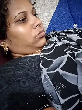 sweetqueen143 online show from October 2025 04:50:01 PM