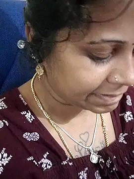 sweetqueen143 online show from November 2025 04:29:01 PM