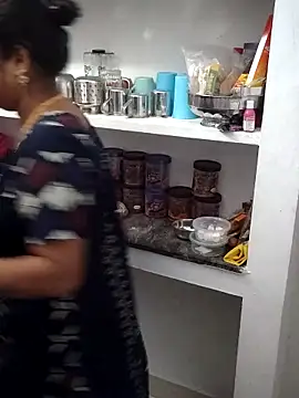 sweetqueen143 online show from June 2026 08:37:02 AM