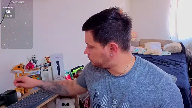 Snapshot of ryden_01 chatting on November 2025 03:57:01 PM ryden 01 online show from November 2025 03:57:01 PM