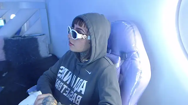 Gyal 8  online show from October 2025 04:35:01 PM