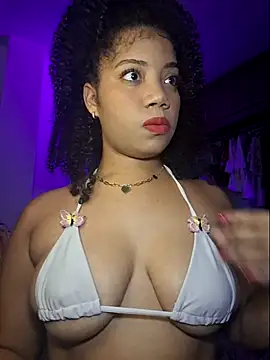 hottielatina online show from November 2025 10:52:01 PM