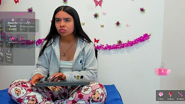 Annniie22 online show from January 2026 09:33:01 AM