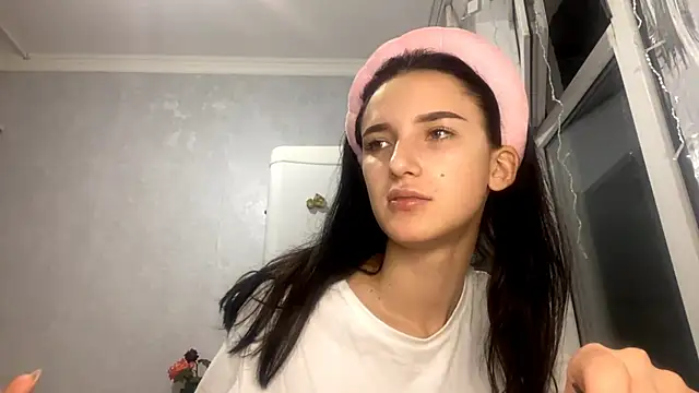 TifanyRawi online show from September 2025 08:23:02 PM