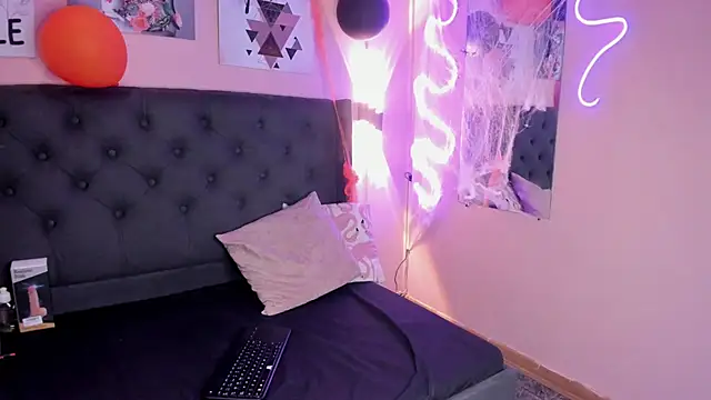 Bluee bombon online show from October 2025 01:12:02 PM