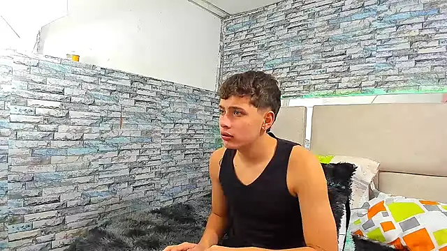 Julian wolf18 online show from September 2025 01:35:02 PM