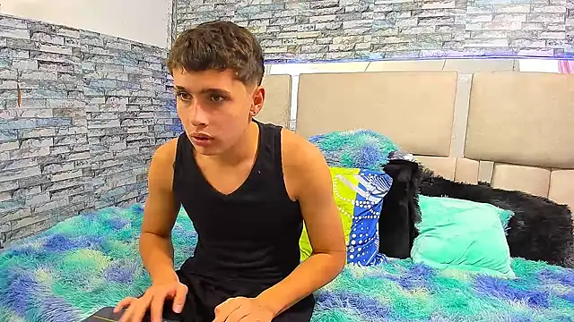 Julian wolf18 online show from October 2025 02:01:01 PM