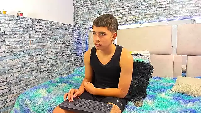 Julian wolf18 online show from October 2025 03:35:01 PM