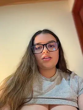 Aphrill online show from April 2026 09:41:02 PM
