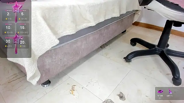 Snapshot of ZOE_ROSE4 chatting on October 2025 08:05:02 PM ZOE ROSE4 online show from October 2025 08:05:02 PM