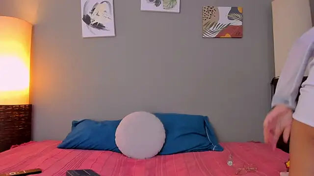 Rouse Monroe online show from October 2025 04:42:01 AM