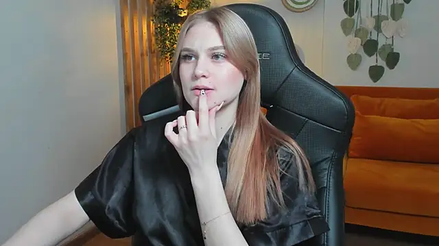 Snapshot of AriaWell chatting on October 2025 06:31:01 PM AriaWell online show from October 2025 06:31:01 PM