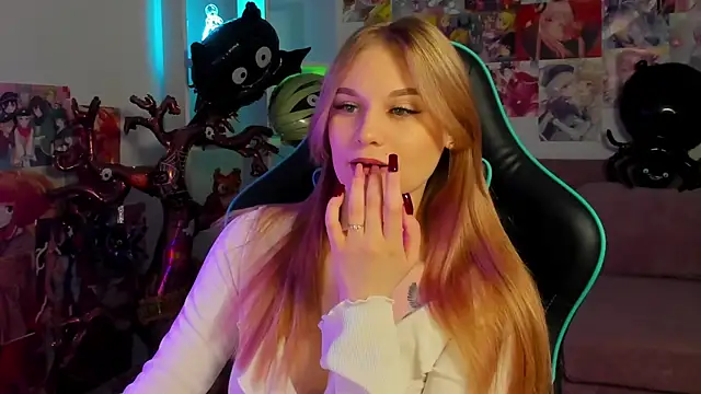 Snapshot of AriaWell chatting on October 2025 06:01:01 PM AriaWell online show from October 2025 06:01:01 PM