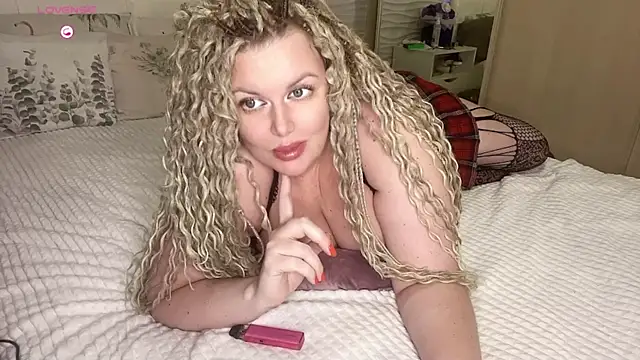 Nivika online show from November 2025 10:09:02 PM