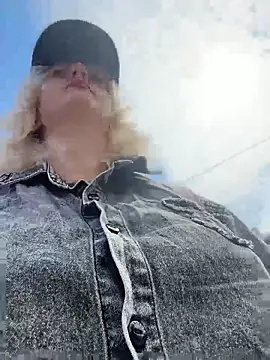 RonnieKiss online show from June 2026 03:37:02 AM