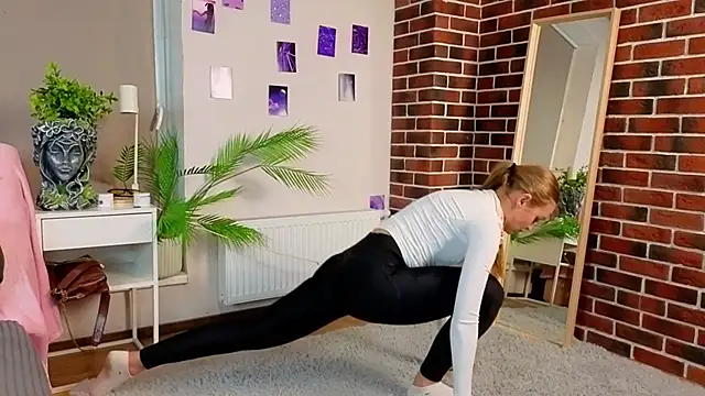 Snapshot of MarryLuz chatting on September 2025 07:27:02 PM MarryLuz online show from September 2025 07:27:02 PM