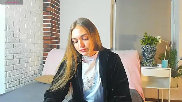 Snapshot of MarryLuz chatting on September 2025 06:24:01 PM MarryLuz online show from September 2025 06:24:01 PM