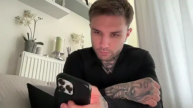 Larsskeet online show from October 2025 12:23:02 PM