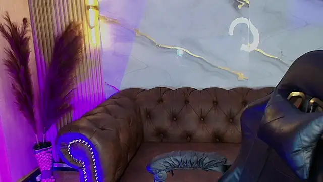 mia tf online show from November 2025 02:17:01 PM