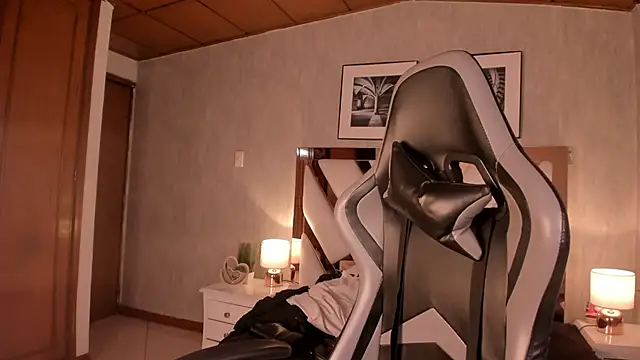 Snapshot of HaathorX chatting on November 2025 10:34:01 PM HaathorX online show from November 2025 10:34:01 PM