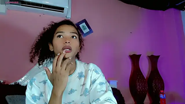 Snapshot of _IsabellaRousse chatting on November 2025 07:34:02 PM IsabellaRousse online show from November 2025 07:34:02 PM