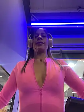 Snapshot of KatThomas chatting on November 2025 11:03:01 PM KatThomas online show from November 2025 11:03:01 PM