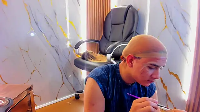 Snapshot of Marian_Cristal chatting on February 2026 03:54:01 AM Marian Cristal online show from February 2026 03:54:01 AM