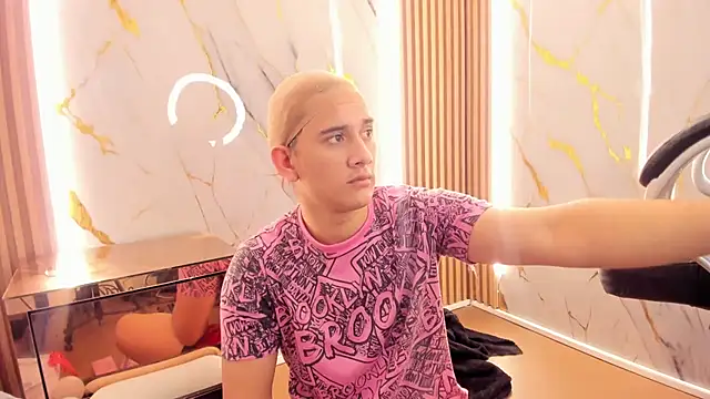 Snapshot of Marian_Cristal chatting on February 2026 01:57:02 AM Marian Cristal online show from February 2026 01:57:02 AM