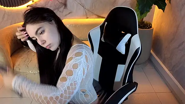 scarlett smith tp online show from October 2025 01:44:01 PM