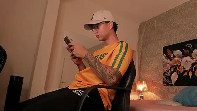 mike wills3 online show from October 2025 03:26:02 AM