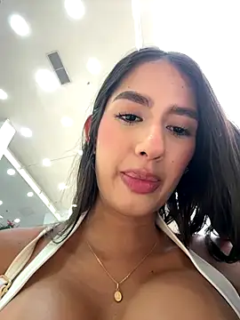 Julieta Duque online show from December 2025 05:42:01 PM