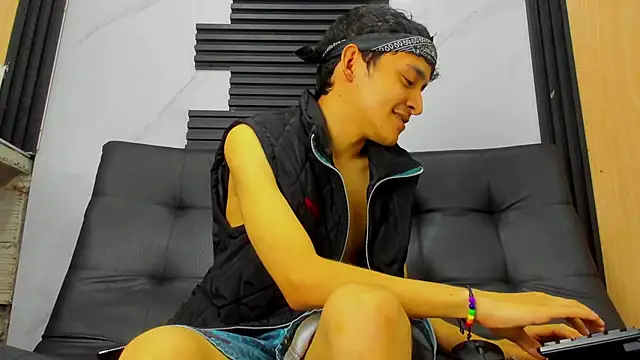 Snapshot of Amun_obsidian chatting on October 2025 12:19:01 PM Amun obsidian online show from October 2025 12:19:01 PM