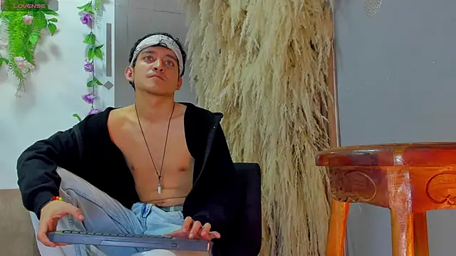 Snapshot of Amun_obsidian chatting on November 2025 01:12:02 PM Amun obsidian online show from November 2025 01:12:02 PM