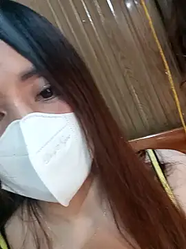 zuzuuLy online show from October 2025 04:18:01 PM