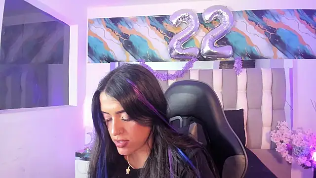 IsaDiiaz online show from June 2026 05:01:01 AM