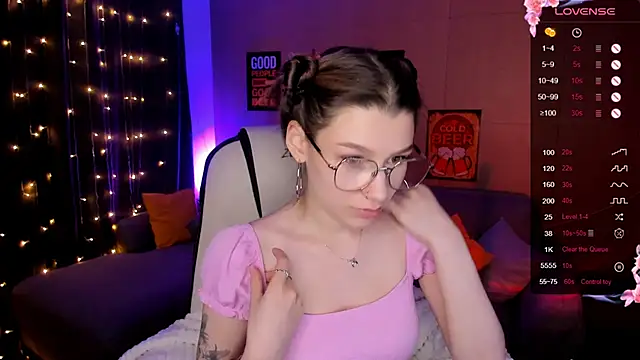 Snapshot of LinaBlossom_ chatting on October 2025 02:42:01 AM LinaBlossom online show from October 2025 02:42:01 AM