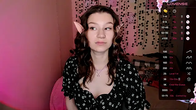 Snapshot of LinaBlossom_ chatting on October 2025 08:16:02 AM LinaBlossom online show from October 2025 08:16:02 AM