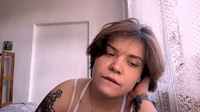 Snapshot of SabrinaFolts chatting on October 2025 09:06:02 AM SabrinaFolts online show from October 2025 09:06:02 AM