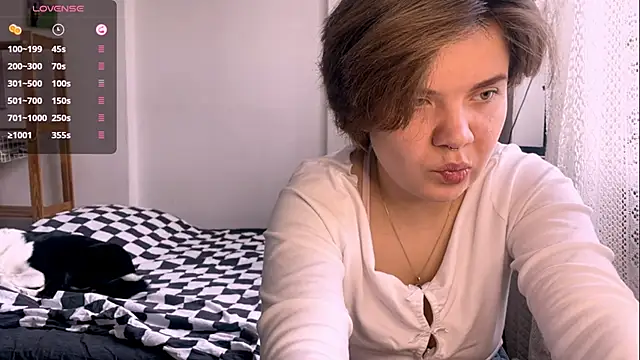 Snapshot of SabrinaFolts chatting on October 2025 09:08:02 AM SabrinaFolts online show from October 2025 09:08:02 AM