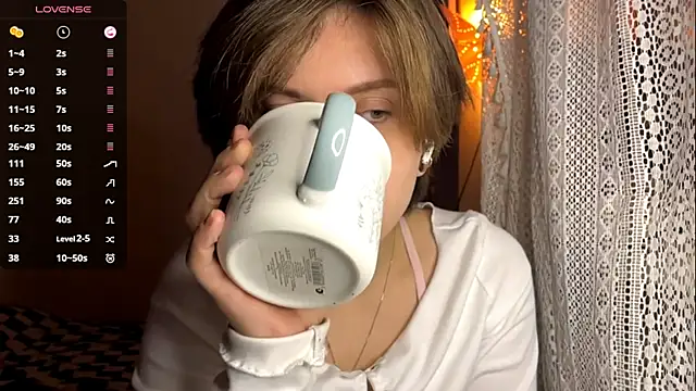 Snapshot of SabrinaFolts chatting on October 2025 05:03:02 PM SabrinaFolts online show from October 2025 05:03:02 PM