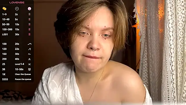 Snapshot of SabrinaFolts chatting on October 2025 03:12:01 PM SabrinaFolts online show from October 2025 03:12:01 PM