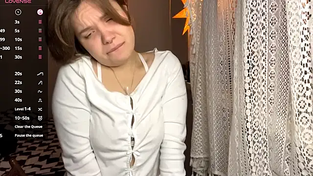 Snapshot of SabrinaFolts chatting on October 2025 06:24:01 PM SabrinaFolts online show from October 2025 06:24:01 PM