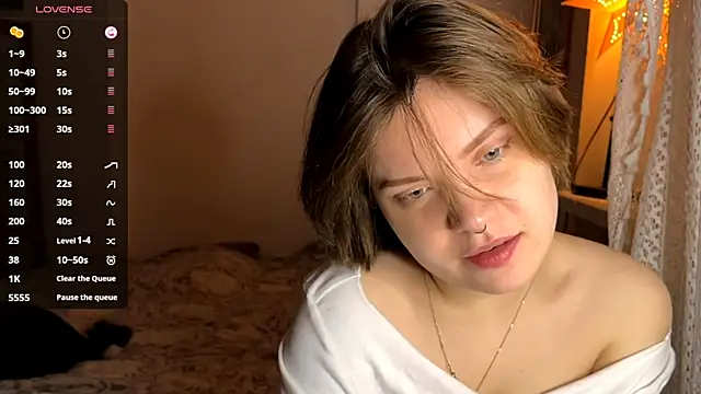 Snapshot of SabrinaFolts chatting on October 2025 05:13:02 PM SabrinaFolts online show from October 2025 05:13:02 PM